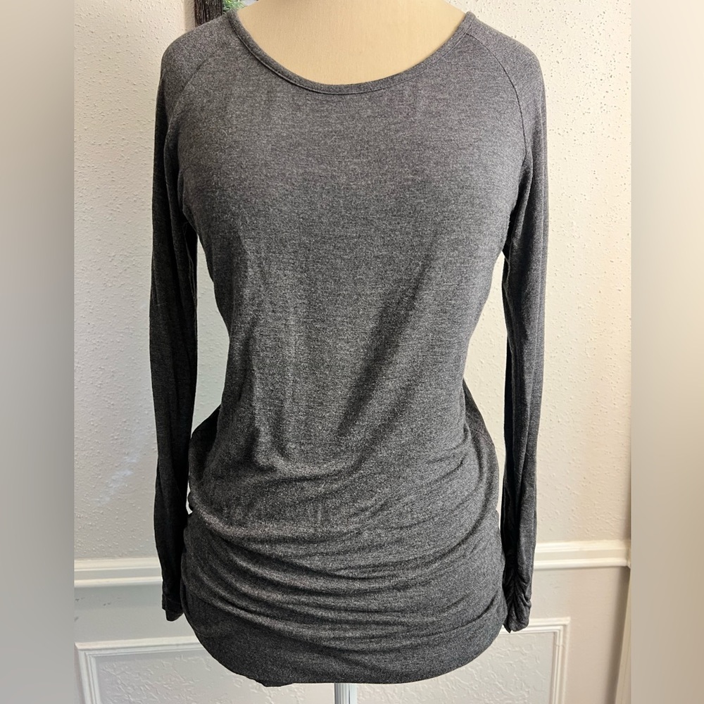 Coco & Main Long-sleeve gray tunic with side ruching